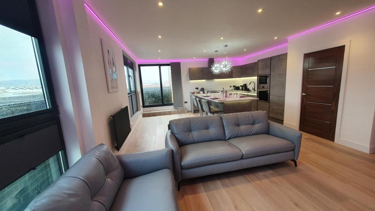 Central Penthouse With Hot Tub & Views 24 Τσέλτενχαμ Εξωτερικό φωτογραφία